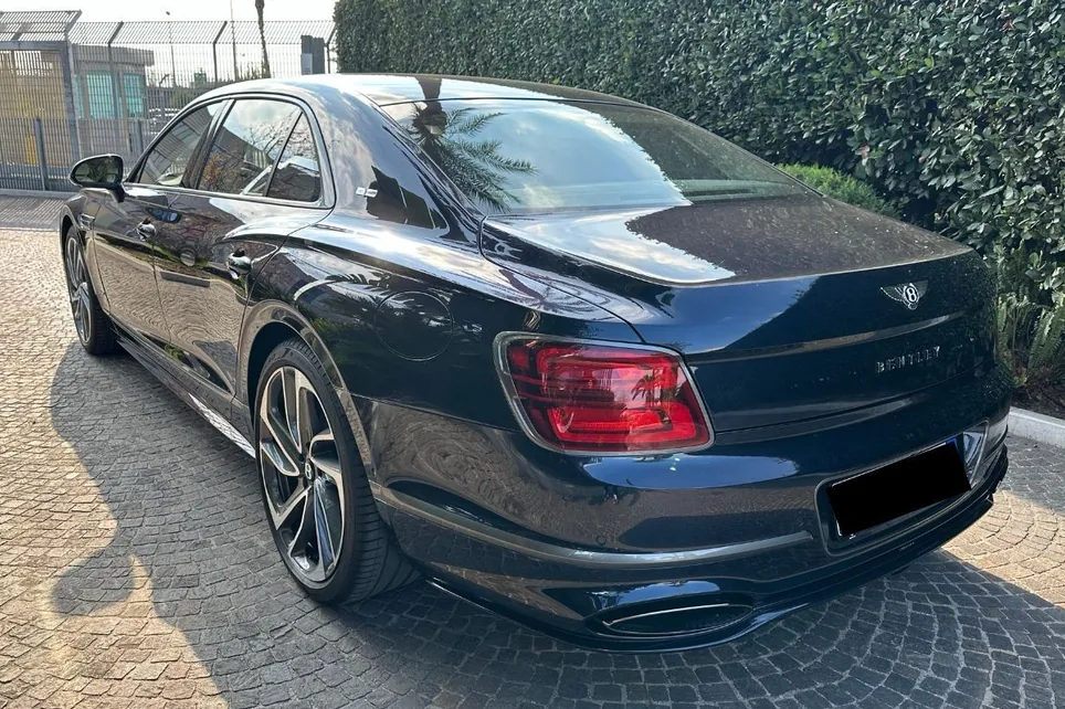 Bentley Flying Spur – vue trois-quarts arrière