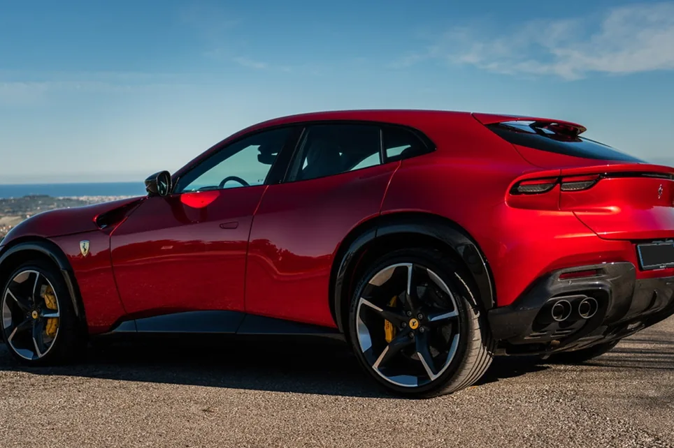 Ferrari Purosangue – vue trois-quarts arrière