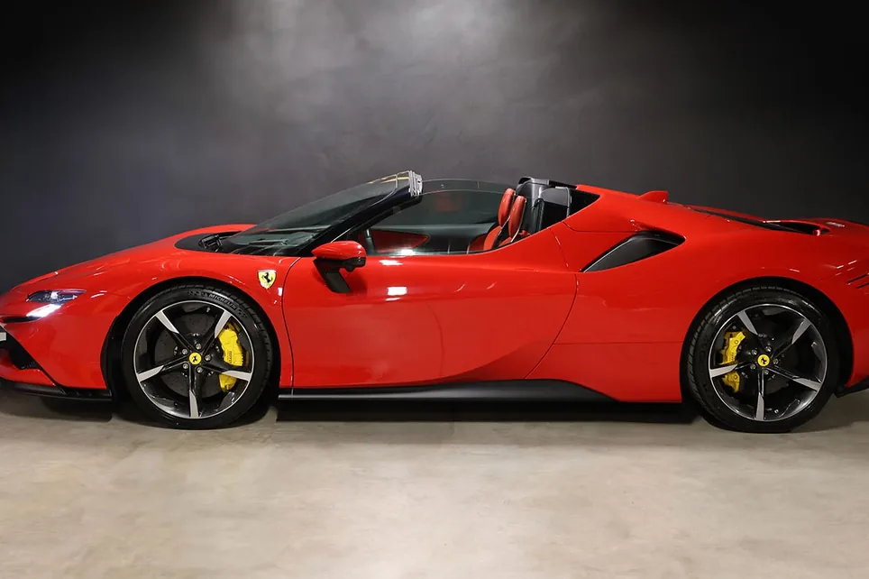 Ferrari SF90 Spider – vue de profil