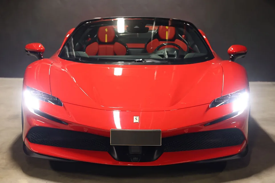Ferrari SF90 Spider – vue de face