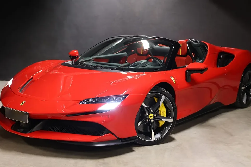 Ferrari SF90 Spider – vue trois-quarts avant