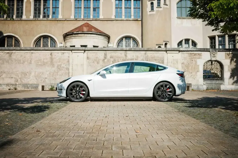 Tesla Model 3 Performance – vue de profil